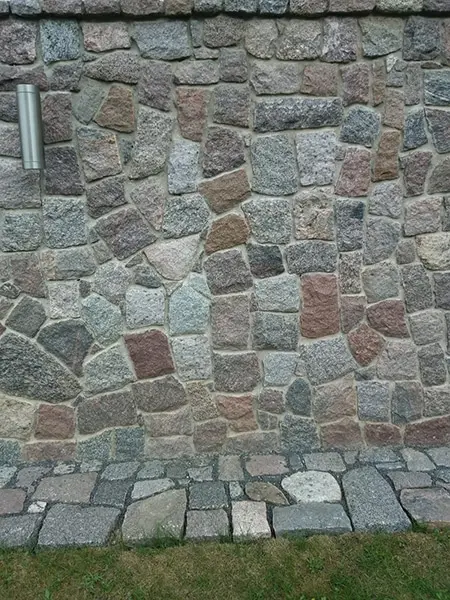 Irregular granite slabs
