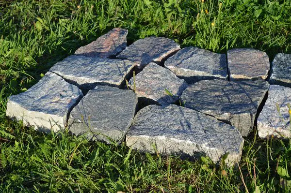 Netaisyklingos formos granito plokštės